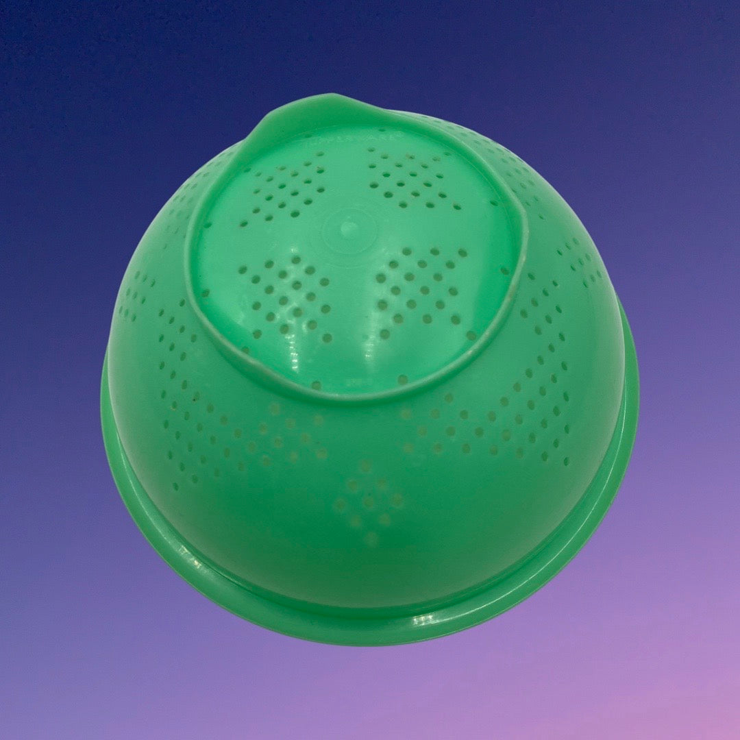 Tupperware Colander (339-8)