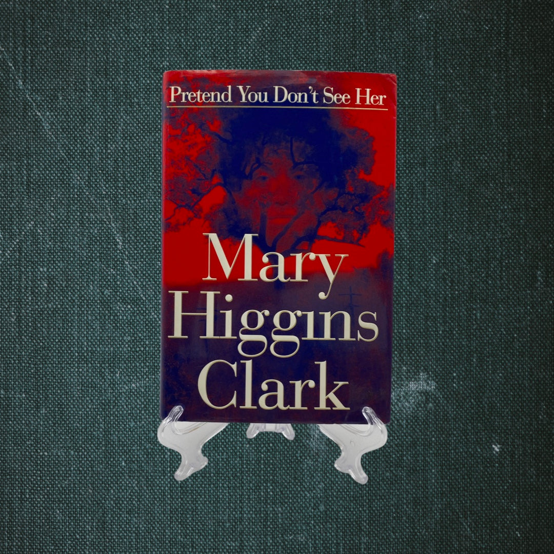 Pretend You Don't See Her: Clark, Mary Higgins: 9780684810393: :  Books